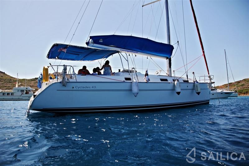 Cyclades 43.4 - Yacht Charter Sailica