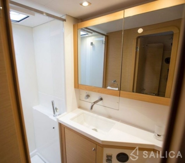 Lagoon 450 - Yacht Charter Sailica