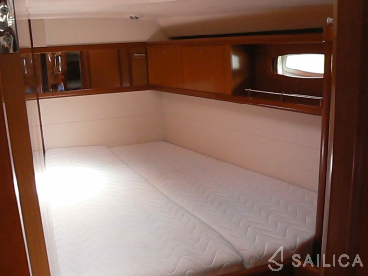 Oceanis 54 - Yacht Charter Sailica