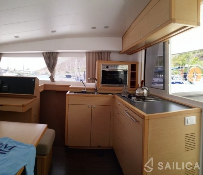 Lagoon 400 S2 - Yacht Charter Sailica