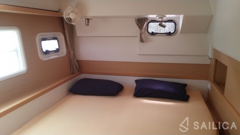 Lagoon 400 S2 - Yacht Charter Sailica
