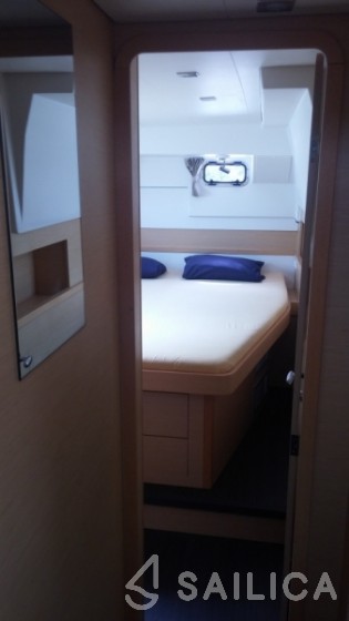 Lagoon 400 S2 - Yacht Charter Sailica