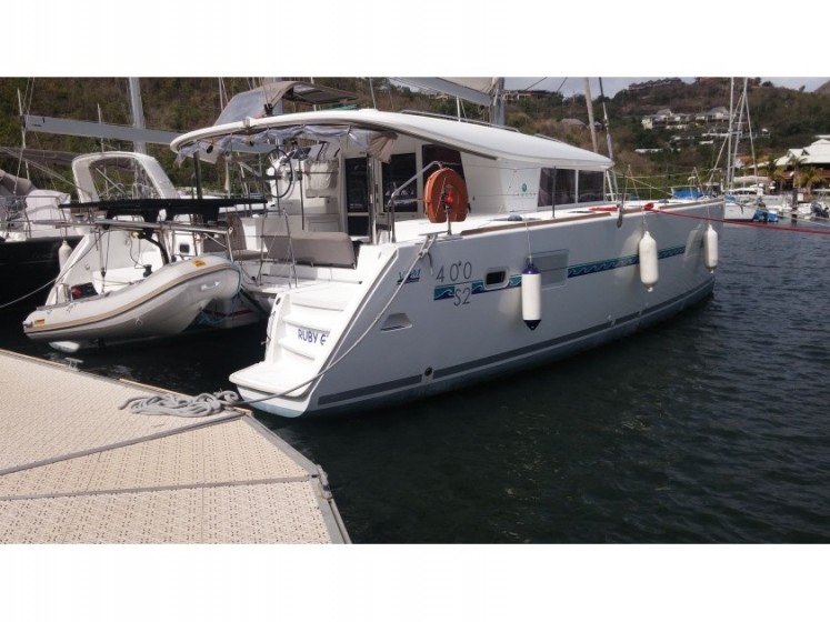 Lagoon 400 S2 - Yacht Charter Sailica