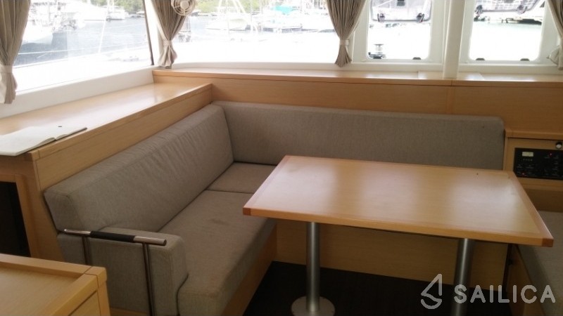 Lagoon 400 S2 - Yacht Charter Sailica