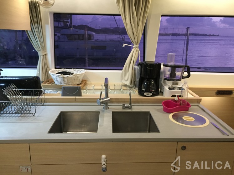 Lagoon 620 - Yacht Charter Sailica