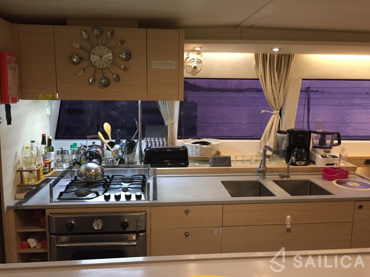 Lagoon 620 - Yacht Charter Sailica