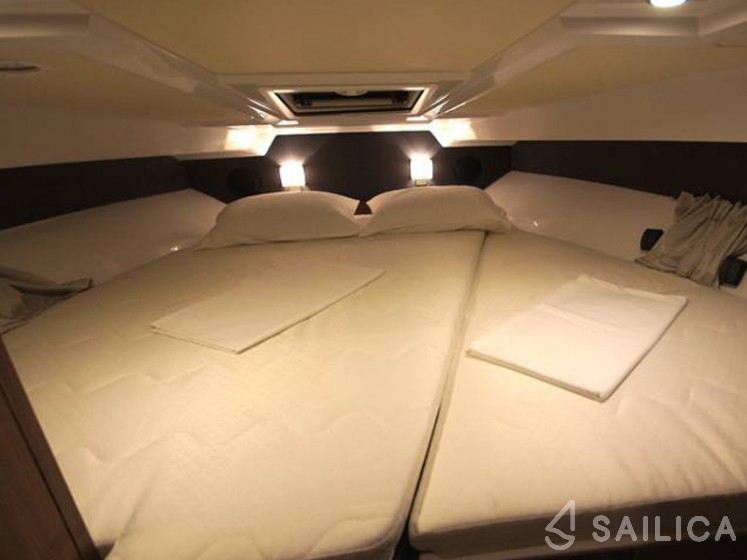 Grandezza 27 OC - Yacht Charter Sailica