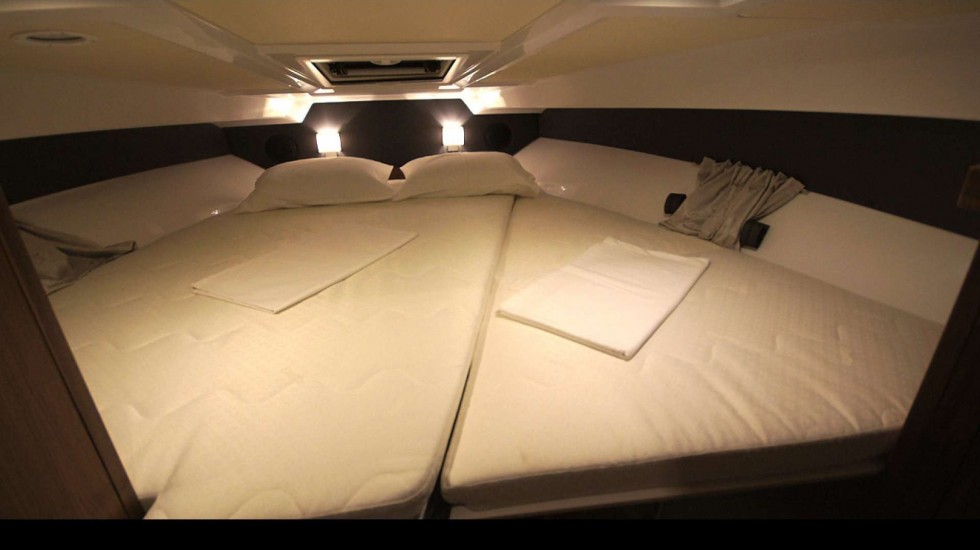 Grandezza 27 OC - Yacht Charter Sailica