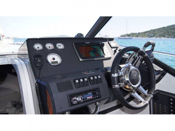 Grandezza 27 OC - Yacht Charter Sailica