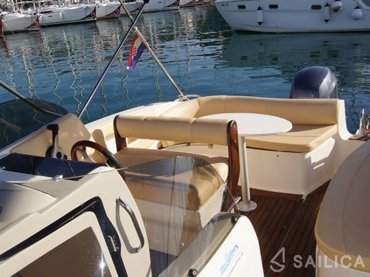 Eolo 650 - Yacht Charter Sailica