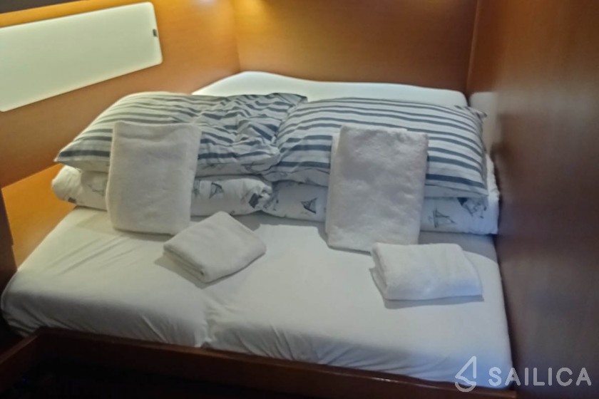 Oceanis 51.1 - Yacht Charter Sailica