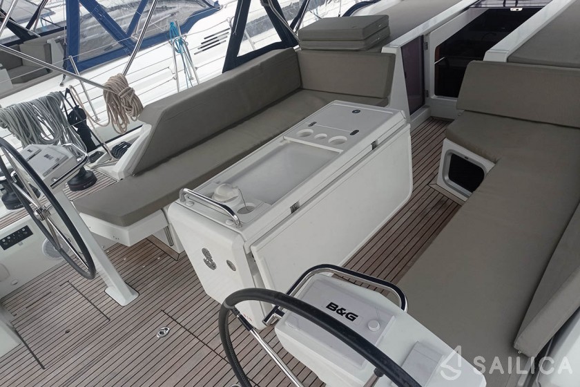 Oceanis 51.1 - Yacht Charter Sailica