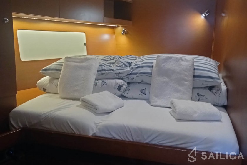 Oceanis 51.1 - Yacht Charter Sailica
