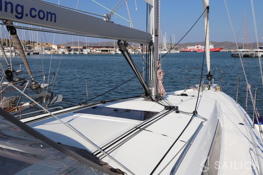 Sun Odyssey 410 - Yacht Charter Sailica