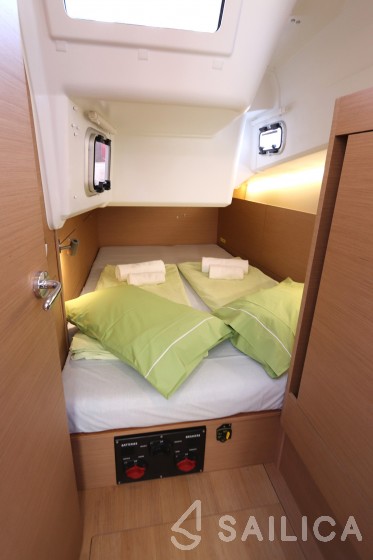 Sun Odyssey 410 - Yacht Charter Sailica