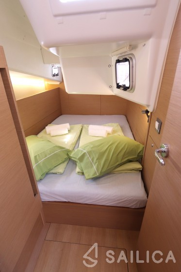Sun Odyssey 410 - Yacht Charter Sailica