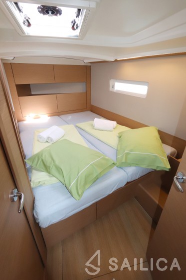 Sun Odyssey 410 - Yacht Charter Sailica