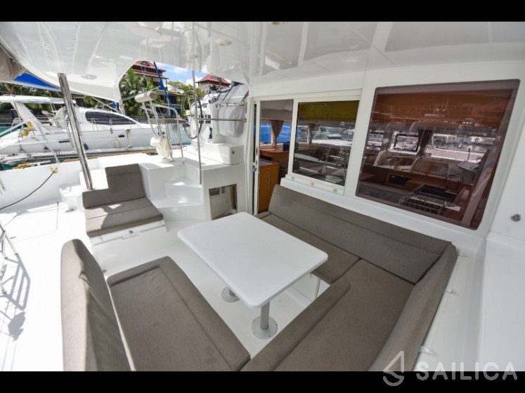 Lagoon 400 S2 - Yacht Charter Sailica