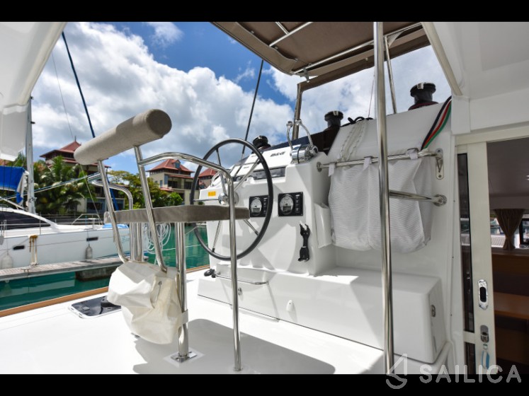 Lagoon 400 S2 - Yacht Charter Sailica