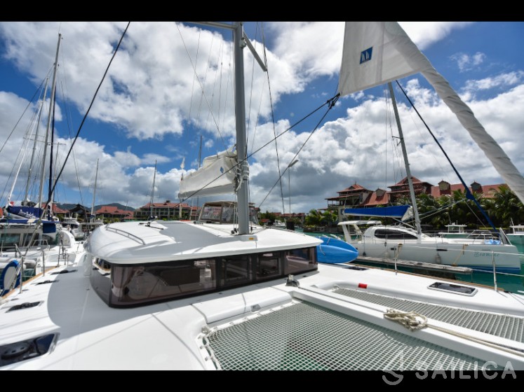 Lagoon 400 S2 - Yacht Charter Sailica