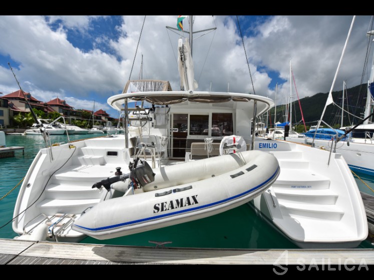 Lagoon 400 S2 - Yacht Charter Sailica
