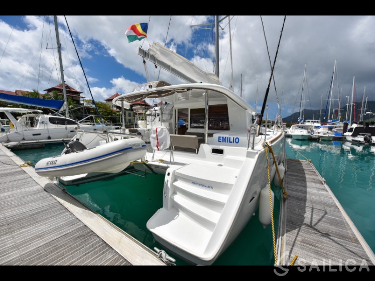 Lagoon 400 S2 - Yacht Charter Sailica