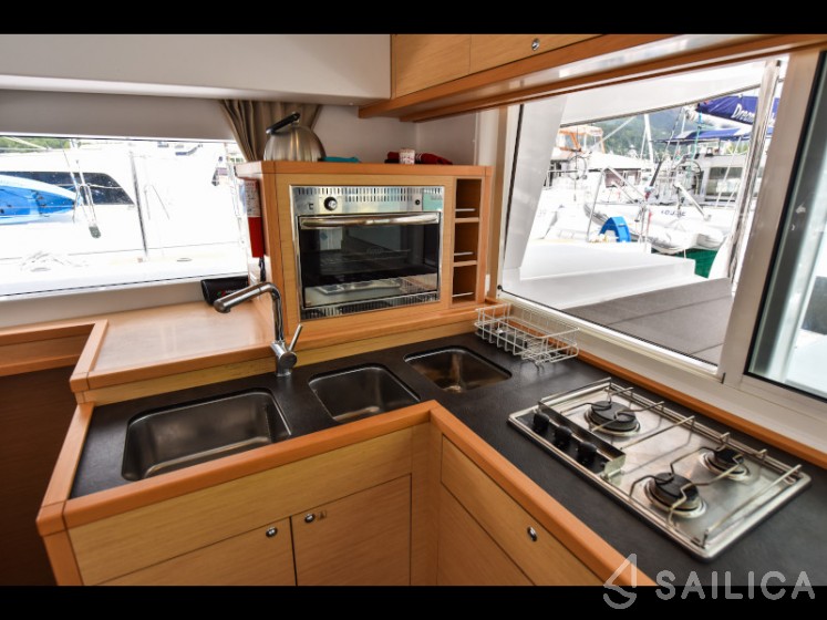 Lagoon 400 S2 - Yacht Charter Sailica