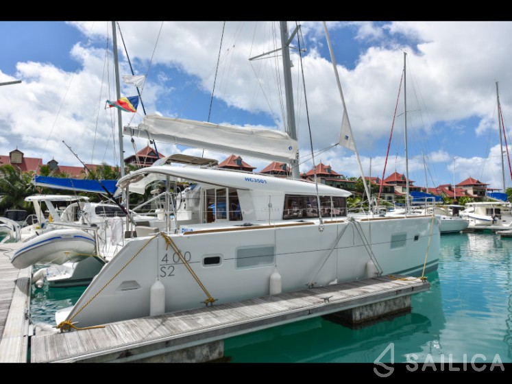 Lagoon 400 S2 - Yacht Charter Sailica