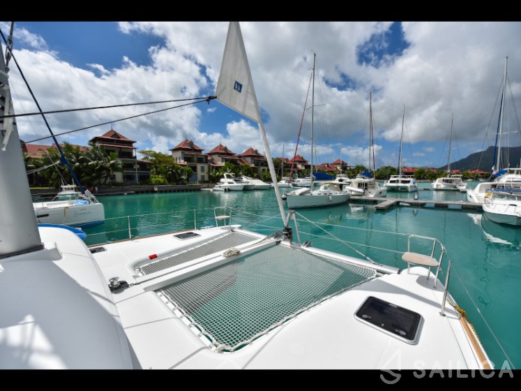 Lagoon 400 S2 - Yacht Charter Sailica