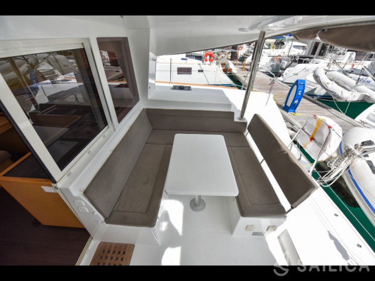 Lagoon 400 S2 - Yacht Charter Sailica