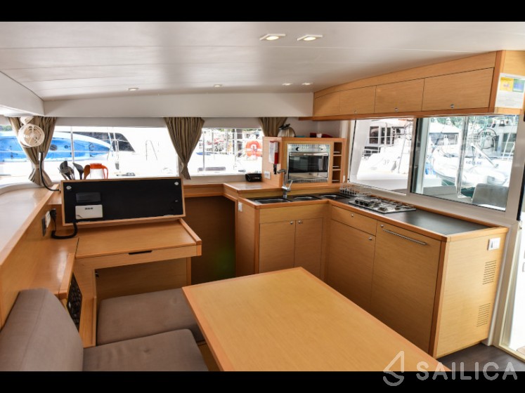 Lagoon 400 S2 - Yacht Charter Sailica