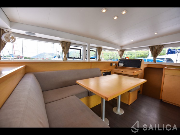 Lagoon 400 S2 - Yacht Charter Sailica