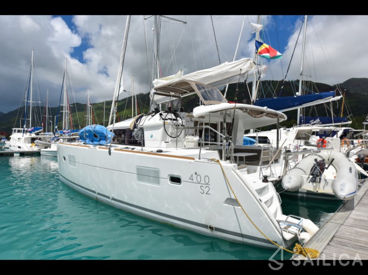 Lagoon 400 S2 - Yacht Charter Sailica