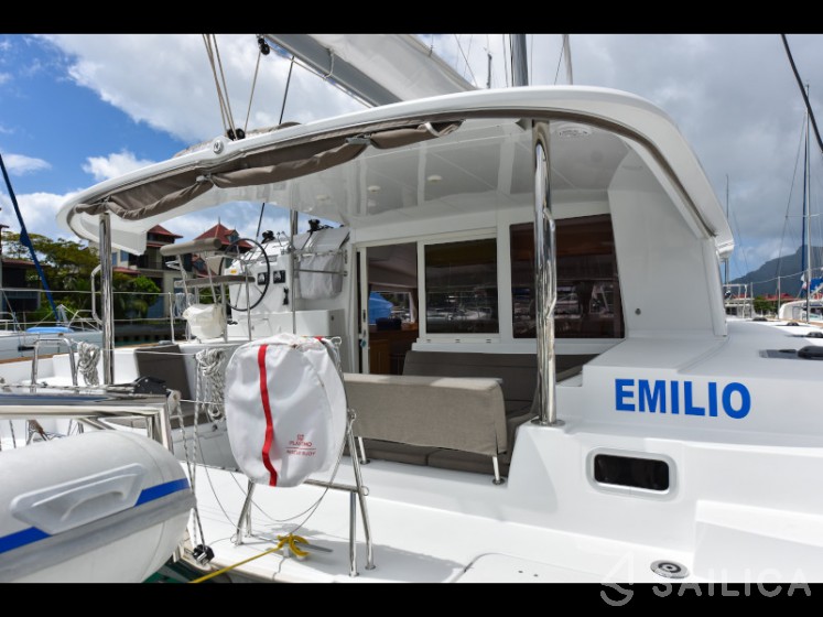 Lagoon 400 S2 - Yacht Charter Sailica