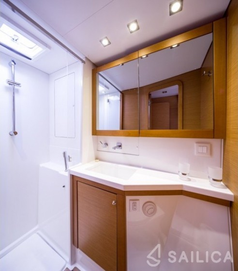 Lagoon 450 - Yacht Charter Sailica