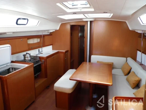 Oceanis 43 - Yacht Charter Sailica