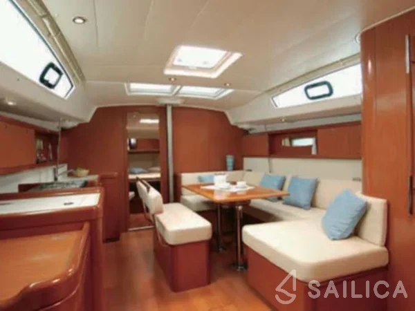 Oceanis 43 - Yacht Charter Sailica