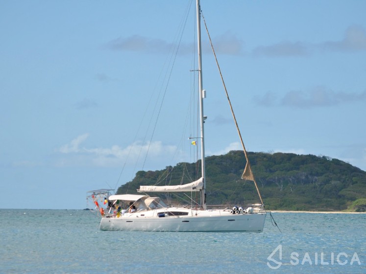 Oceanis 43 - Yacht Charter Sailica