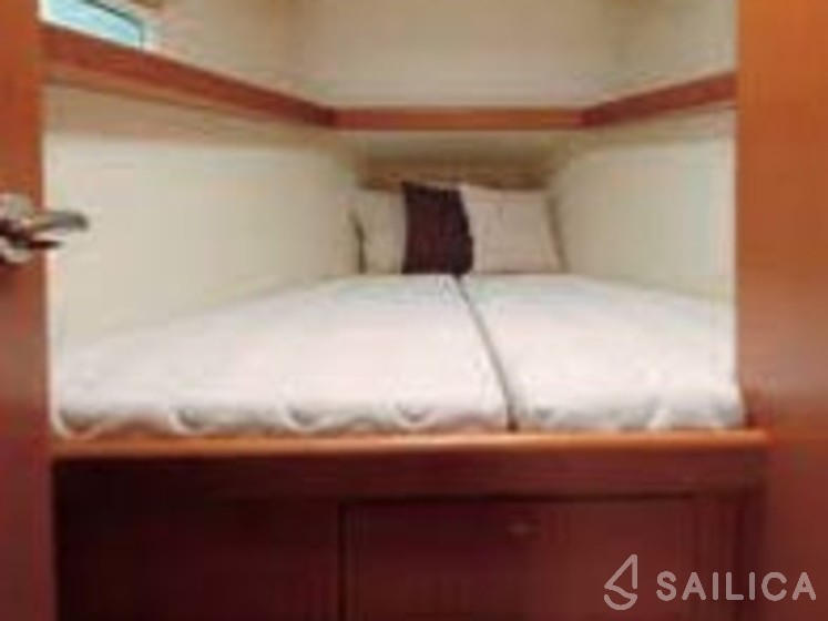 Oceanis 43 - Yacht Charter Sailica