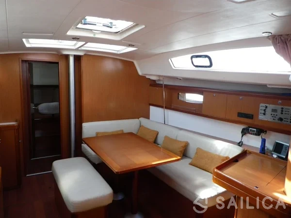 Oceanis 43 - Yacht Charter Sailica