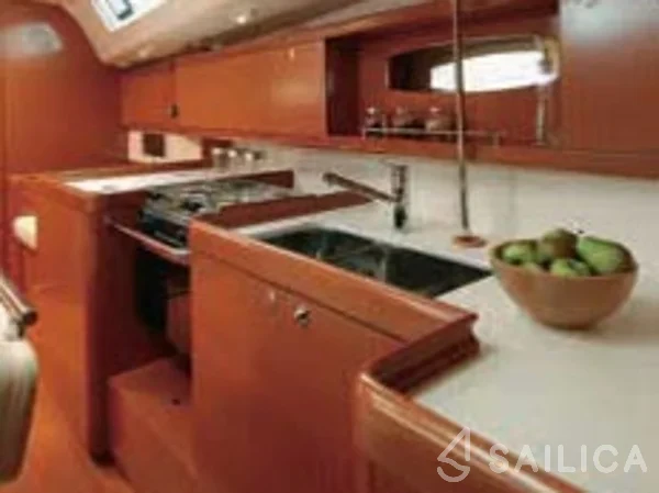 Oceanis 43 - Yacht Charter Sailica