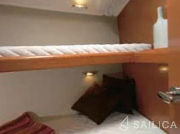 Oceanis 43 - Yacht Charter Sailica