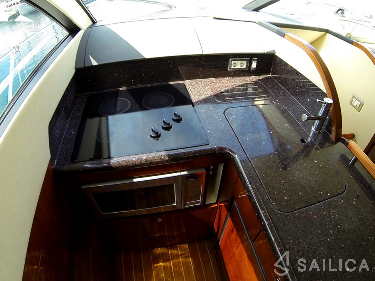 Phantom 50 - Yacht Charter Sailica