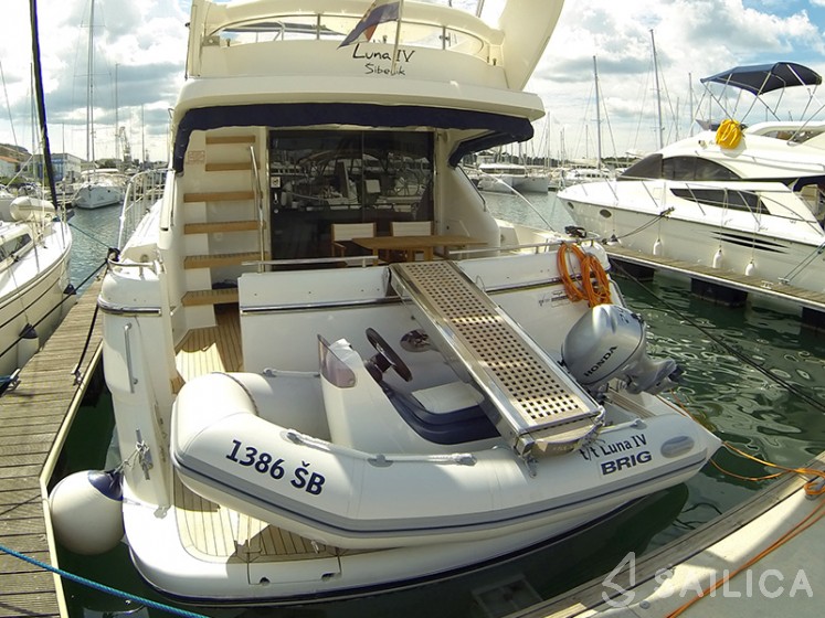 Phantom 50 - Yacht Charter Sailica
