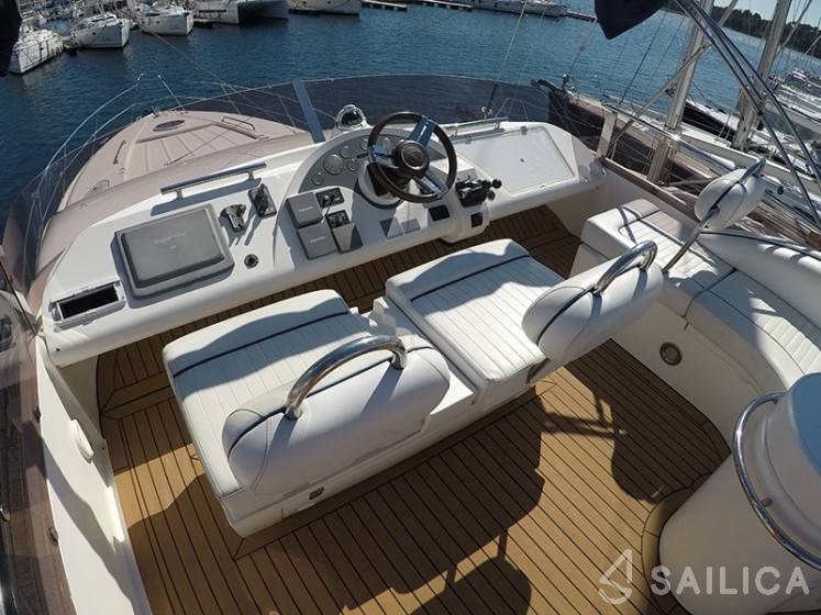 Phantom 50 - Yacht Charter Sailica