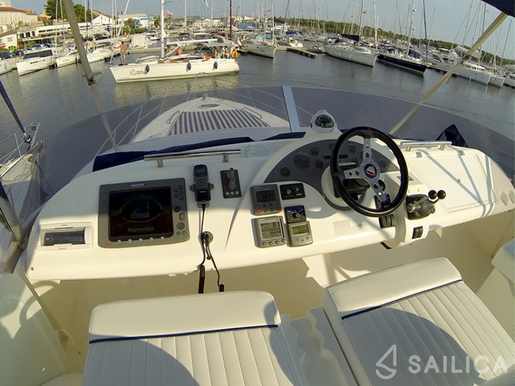 Phantom 50 - Yacht Charter Sailica