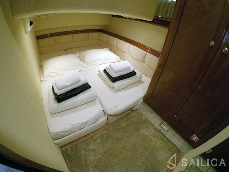 Phantom 50 - Yacht Charter Sailica