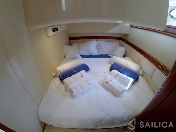Phantom 50 - Yacht Charter Sailica