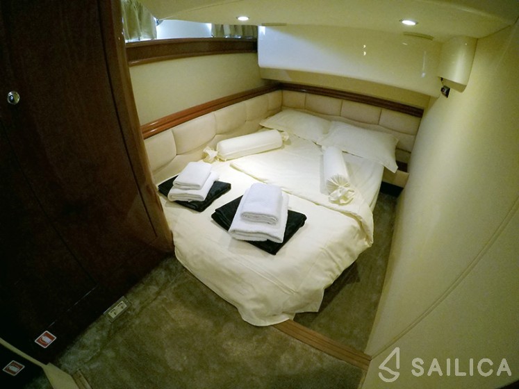 Phantom 50 - Yacht Charter Sailica