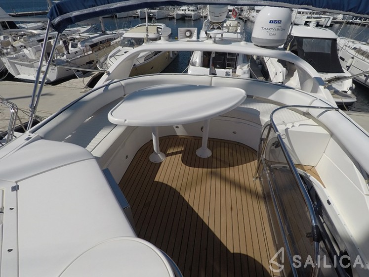 Phantom 50 - Yacht Charter Sailica